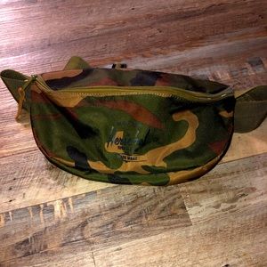 Herschel Camo Fanny pack